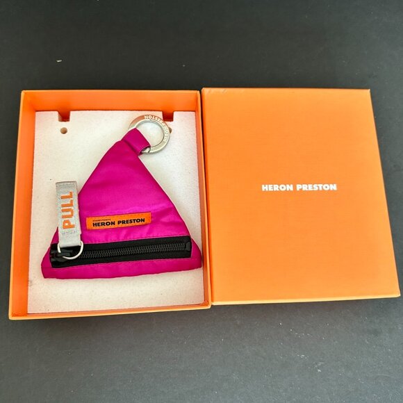 Heron Preston Triangle Shaped Keyring with Coin Holder - Picture 1 of 10